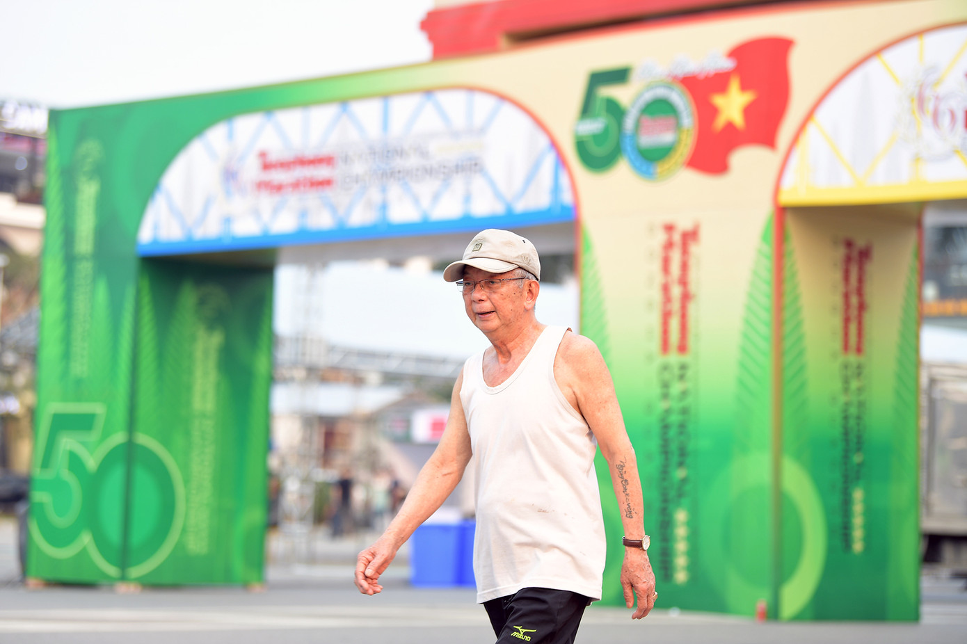 Nhiều người dân địa phương cũng hào hứng với sự kiện thể thao lớn này. Ông Nguyễn Thanh Đồng (65 tuổi, Đông Hà) cho biết: "Lần đầu tiên thành phố có một sự kiện thể thao quy mô thế này, chúng tôi rất vui. Tôi và bạn bè đã tranh thủ đi tập thể dục và đến đây để check-in, cổ vũ các vận động viên".