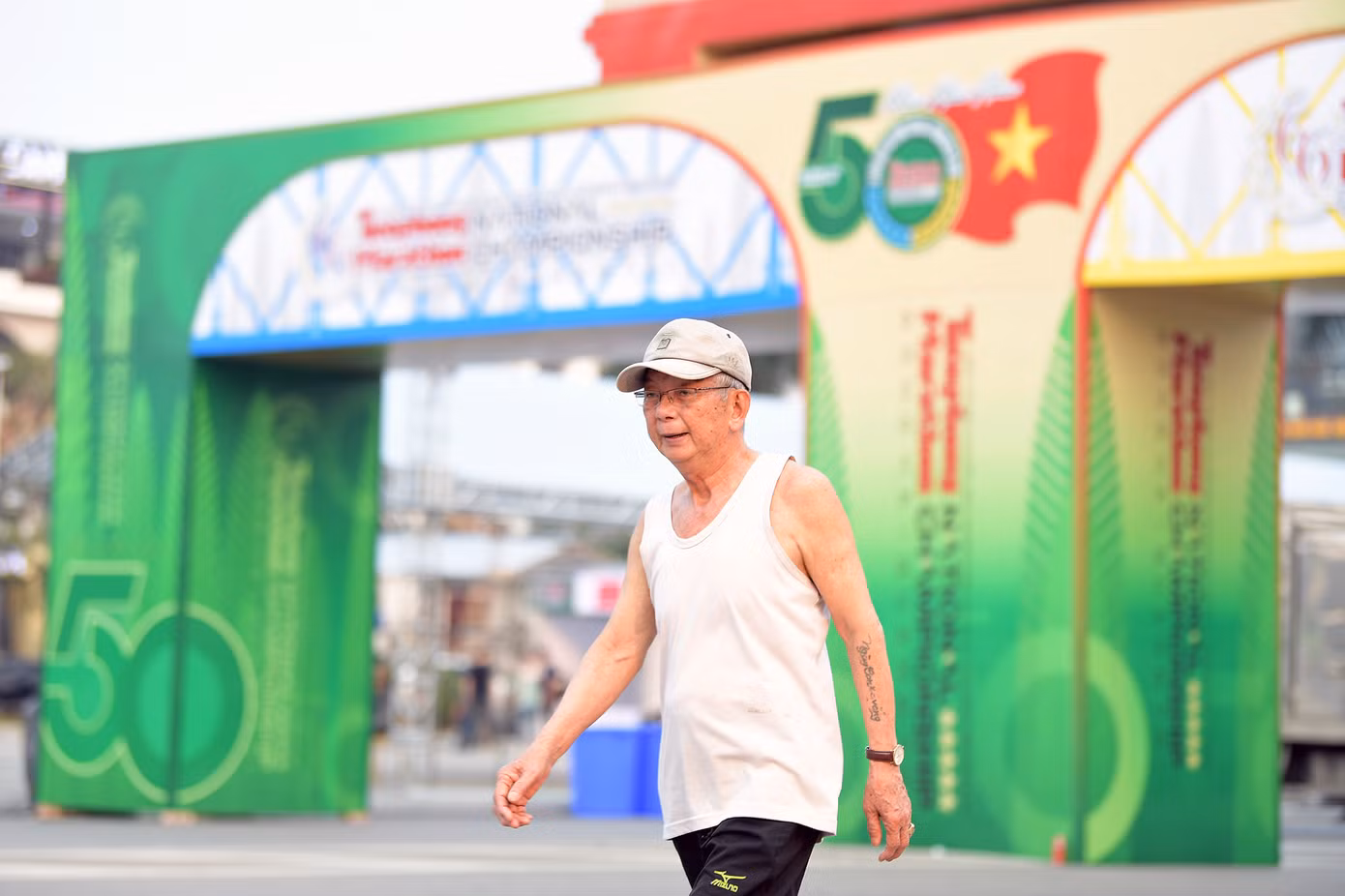 Nhiều người dân địa phương cũng hào hứng với sự kiện thể thao lớn này. Ông Nguyễn Thanh Đồng (65 tuổi, Đông Hà) cho biết: "Lần đầu tiên thành phố có một sự kiện thể thao quy mô thế này, chúng tôi rất vui. Tôi và bạn bè đã tranh thủ đi tập thể dục và đến đây để check-in, cổ vũ các vận động viên".
