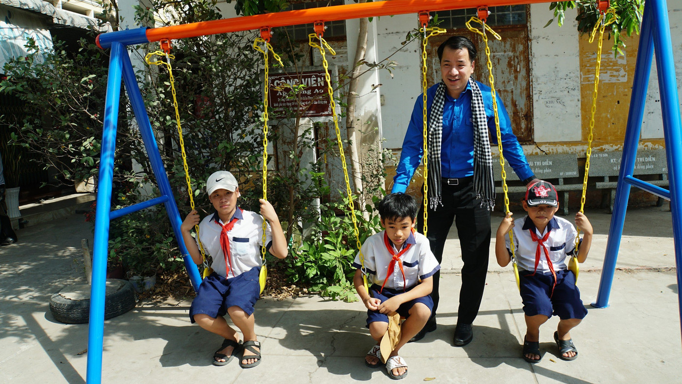 T.Ư Đoàn hỗ trợ sân chơi cho thiếu nhi tại xã An Hiệp. Ảnh: HOÀ HỘI T.Ư Đoàn hỗ trợ sân chơi cho thiếu nhi tại xã An Hiệp. Ảnh: HOÀ HỘI