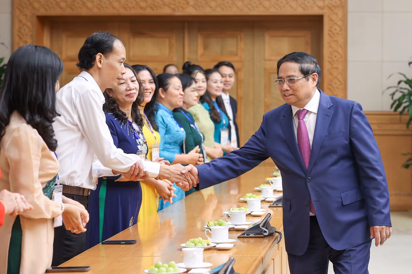 Thủ tướng Phạm Minh Chính gặp mặt đại diện các nhà giáo, cán bộ quản lý giáo dục tiêu biểu - Ảnh VGP/Nhật Bắc