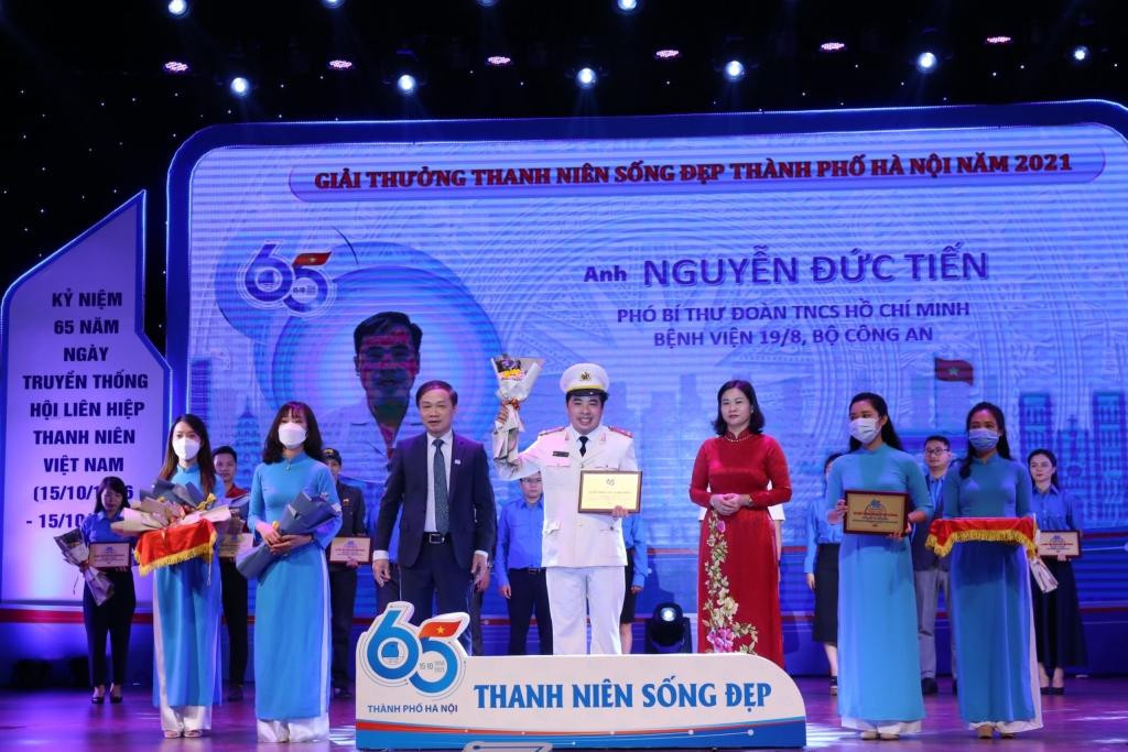 Tại chương trình, Hội LHTN thành phố tuyên dương 30 gương “Thanh niên sống đẹp”.