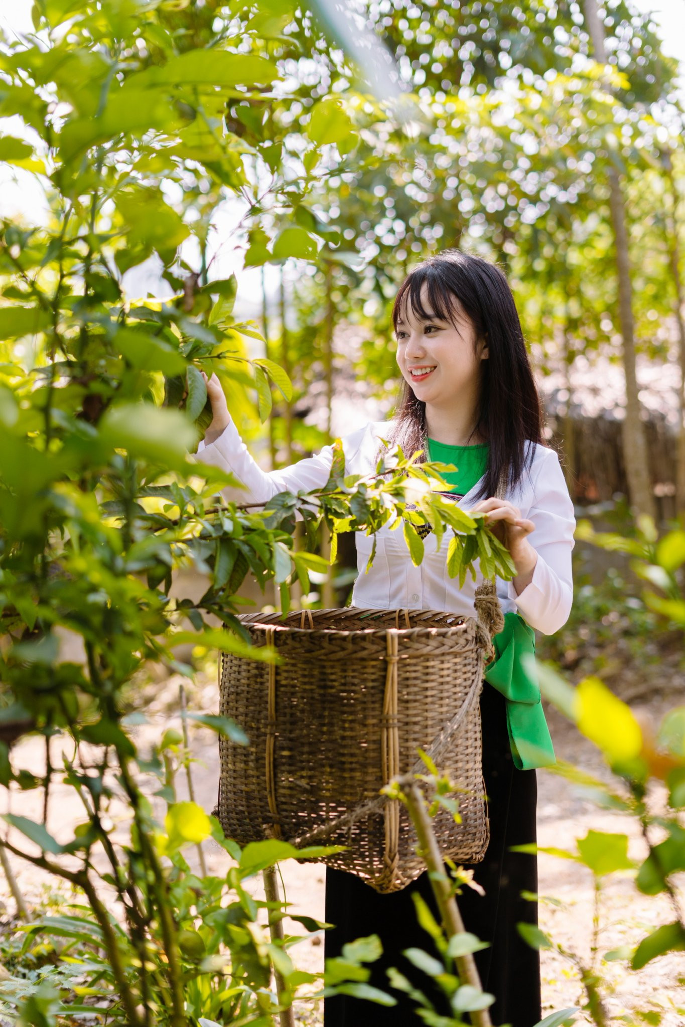 9X người Mường thu hơn 50 tỷ đồng mỗi năm nhờ bán thịt chua trên mạng xã hội.