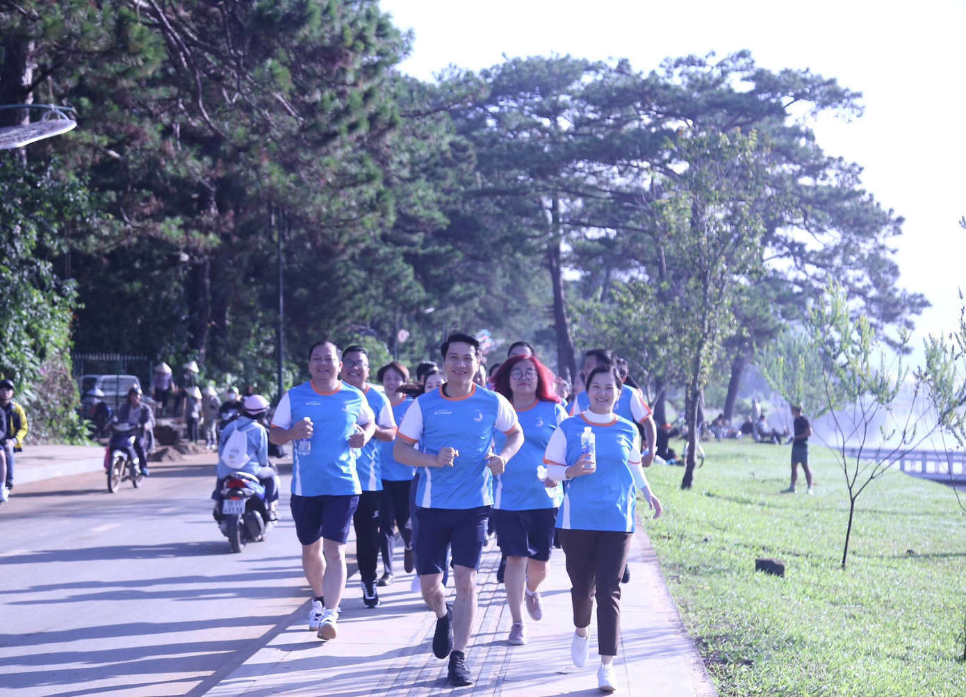 Chương trình “Những bước chân vì cộng đồng” đã triển khai được 10 chặng. Chương trình “Những bước chân vì cộng đồng” đã triển khai được 10 chặng.