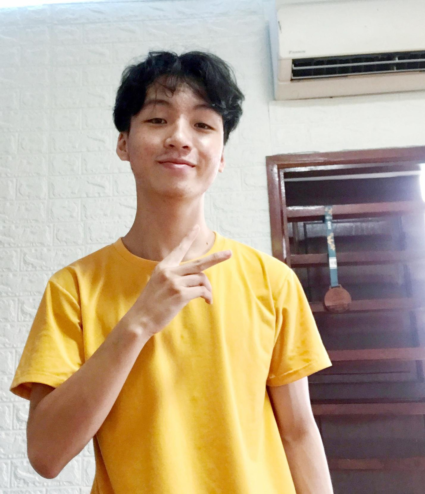 Nguyễn Đình Trung, nam sinh trường THPT Thạch Thành 3 (Thanh Hóa). Nguyễn Đình Trung, nam sinh trường THPT Thạch Thành 3 (Thanh Hóa).