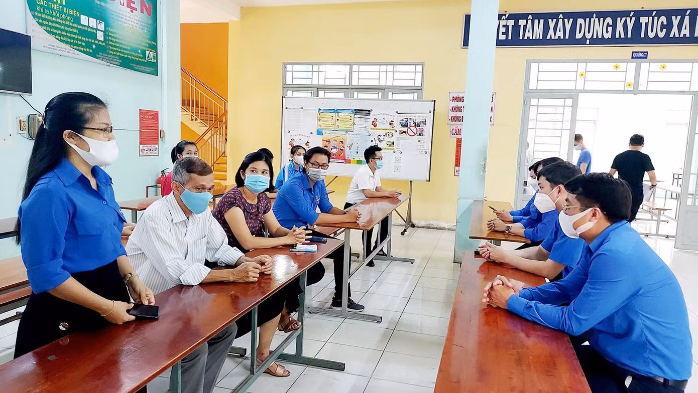 Lãnh đạo T.Ư Đoàn, T.Ư Hội Sinh viên Việt Nam làm việc với Ban Quản lý các khu ký túc xá và khu lưu trú sinh viên thực hiện tốt các quy định về phòng chống dịch bệnh COVID-19. Lãnh đạo T.Ư Đoàn, T.Ư Hội Sinh viên Việt Nam làm việc với Ban Quản lý các khu ký túc xá và khu lưu trú sinh viên thực hiện tốt các quy định về phòng chống dịch bệnh COVID-19.