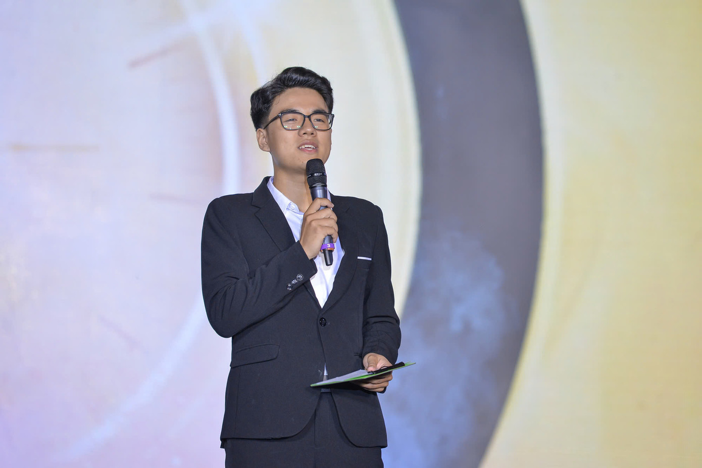 Anh Kiều Quang Đại - Chủ tịch Hội Sinh viên trường phát biểu tại chương trình. Anh Kiều Quang Đại - Chủ tịch Hội Sinh viên trường phát biểu tại chương trình.