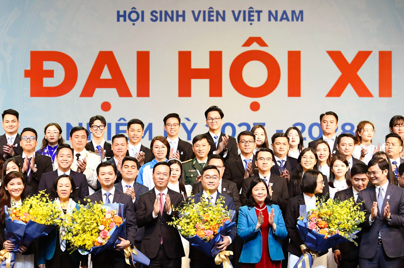 Lãnh đạo Đảng, Nhà nước, MTTQ Việt Nam, T.Ư Đoàn tặng hoa chúc mừng BCH Hội Sinh viên Việt Nam khoá XI, nhiệm kỳ 2023 - 2028. Ảnh: NHƯ Ý.