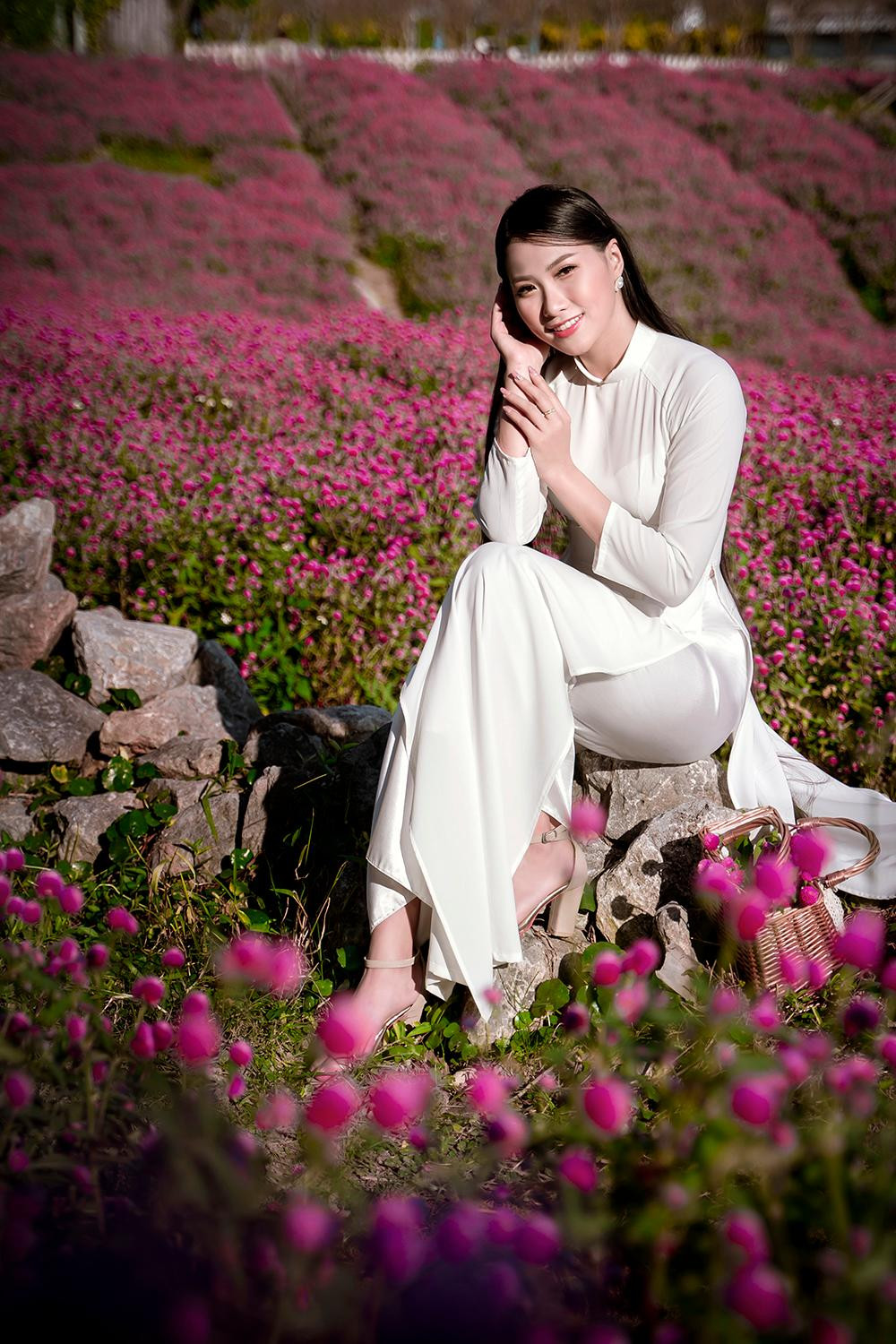 Cô nàng quan niệm: “Trang phục truyền thống của mỗi quốc gia đều ẩn chứa những tinh hoa văn hóa đặc sắc, khơi gợi cảm xúc, mong muốn khám phá của khách du lịch khi đặt chân đến một đất nước. Hàn Quốc có Hanbok, Nhật Bản có Kimono... Việt Nam có tà Áo dài duyên dáng, là đại diện cho người phụ nữ Việt Nam dịu dàng, e ấp... nhưng lại ẩn chứa nét đẹp yêu kiều, tràn đầy sức sống!”. Qua bộ ảnh Thanh Kem mong muốn lan toả vẻ đẹp và văn hoá của con người Việt Nam đến với mọi người. “Sau khi chia sẻ bộ ảnh này thì mình được nhiều lời khen từ tất cả mọi người là đẹp, duyên dáng và cuốn hút!”, Phương Thanh chia sẻ.