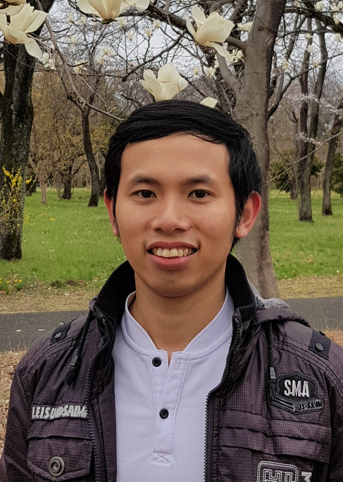 TS Nguyễn Trọng Nghĩa - Giảng viên ĐH Adelaide (Nam Australia), nghiên cứu phát triển một loại ăng ten có thể đồng thời tái cấu hình với các tham số khác nhau, có thể được ứng dụng rộng rãi trong nhiều loại ăng ten đa chức năng cần tự điều chỉnh một cách linh hoạt tần số và độ phân cực. Kết quả của nghiên cứu này đặt nền móng cho một loại các nghiên cứu có giá trị sau này trong lĩnh vực ăng ten tự tái cấu trúc.