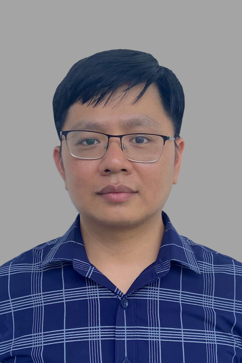 TS Trịnh Văn Chiến - Giảng viên, Trưởng phòng thí nghiệm Nghiên cứu Mạng máy tính và Công nghệ truyền thông thế hệ mới (trường Công nghệ Thông tin và Truyền thông, ĐH Bách khoa Hà Nội) nghiên cứu xem xét việc tích hợp công nghệ cực nhiều ăng ten trong mạng phi tế bào và bề mặt phản xạ thông minh dưới ảnh hưởng của tương quan không gian giữa các phần tử tán xạ. Một phương pháp ước lượng kênh truyền mới tổng hợp các đường tán xạ nhằm cung cấp đủ thông tin để xử lý dữ liệu với lợi ích giảm chi phí cho hệ thống. Chất lượng hệ thống truyền thông 6G được nghiên cứu bằng cách sử dụng phân tích tiệm cận toán học cho phép số lượng điểm truy nhập và số phần tử tán xạ tiến tới vô cực. Giới hạn dưới của tốc độ dữ liệu với một số lượng hữu hạn các điểm truy cập và các phần tử tán xạ cũng được xem xét. Kết quả thu được chỉ ra tiềm năng ứng dụng của mạng phi tế bào và bề mặt phản xạ thông minh cho mạng truyền thông 6G.