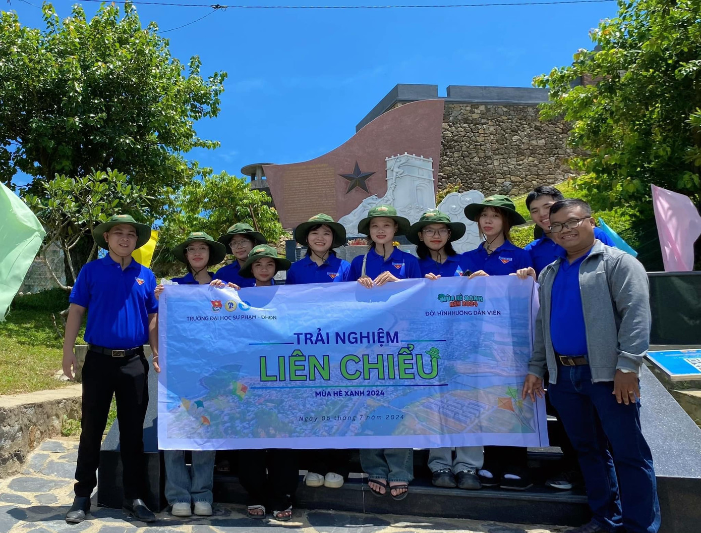 Các địa điểm được đội hình hướng dẫn viên du lịch Liên Chiểu. Các địa điểm được đội hình hướng dẫn viên du lịch Liên Chiểu.