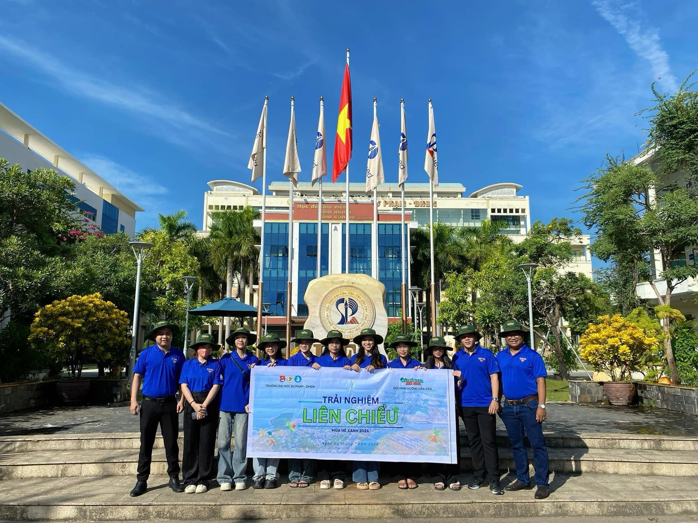 Các địa điểm được đội hình hướng dẫn viên du lịch Liên Chiểu. Các địa điểm được đội hình hướng dẫn viên du lịch Liên Chiểu.