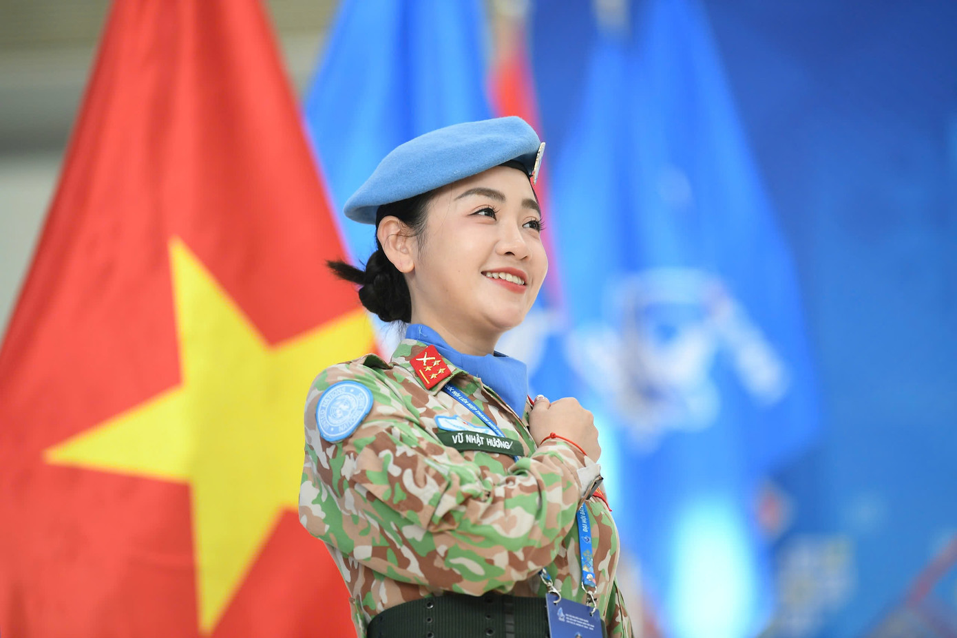 Vũ Nhật Hương – nữ chiến sĩ trẻ duy nhất trong lực lượng gìn giữ hòa bình của Việt Nam tại Cộng hòa Trung Phi. Vũ Nhật Hương – nữ chiến sĩ trẻ duy nhất trong lực lượng gìn giữ hòa bình của Việt Nam tại Cộng hòa Trung Phi.