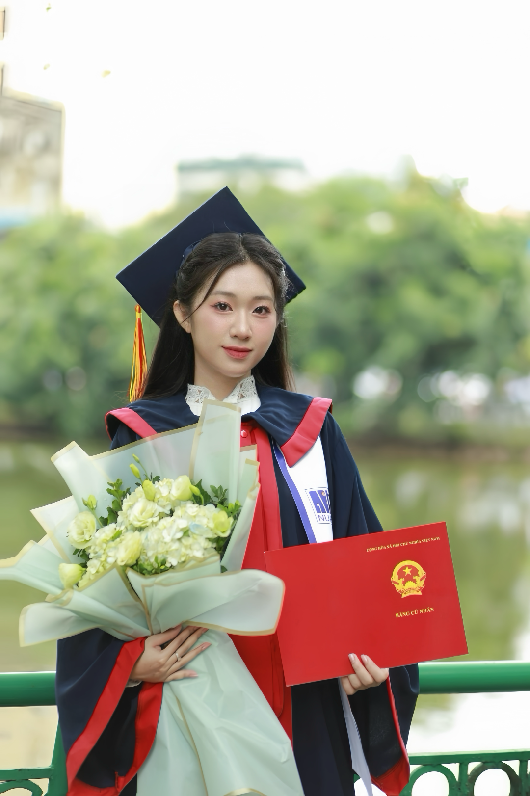 Nữ thủ khoa trường ĐH Sư phạm Nghệ thuật T.Ư Nguyễn Phạm Thuỳ Linh. Nữ thủ khoa trường ĐH Sư phạm Nghệ thuật T.Ư Nguyễn Phạm Thuỳ Linh.