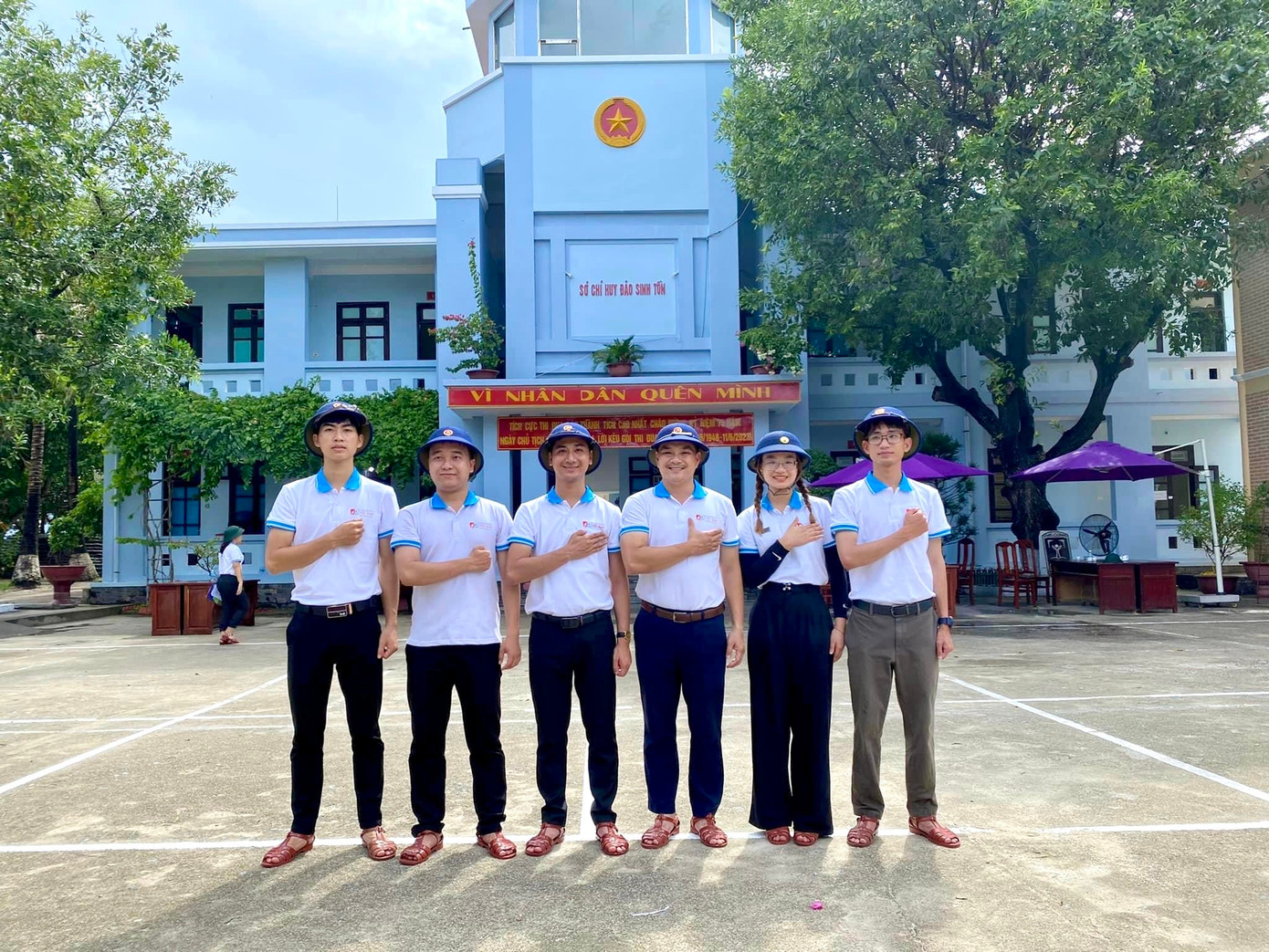 Thảo Nhi cùng đồng đội lên thăm đảo Sinh Tồn.