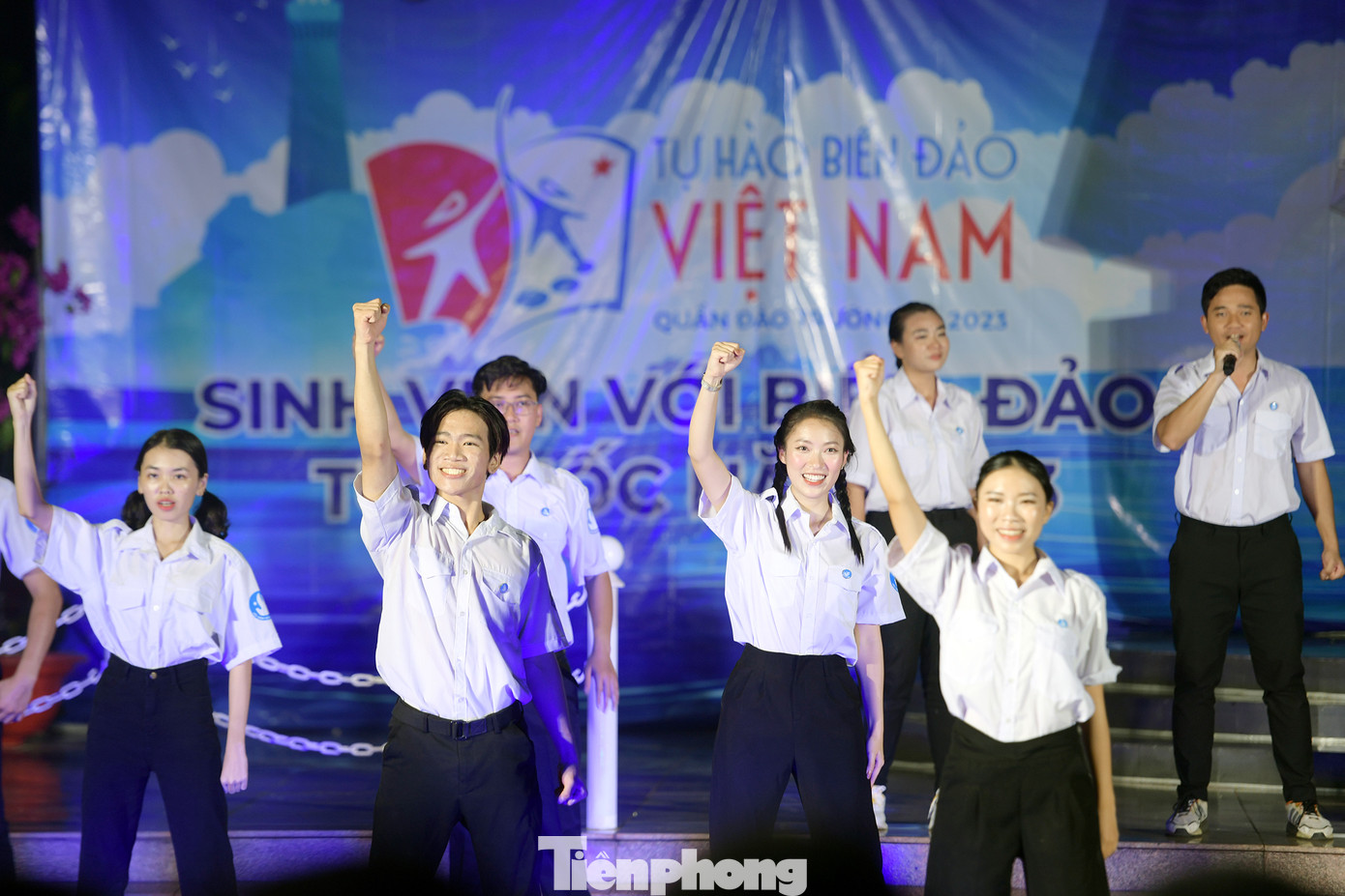 Hành trình "Sinh viên với biển, đảo Tổ quốc" năm 2023 được tổ chức tại huyện đảo Trường Sa (tỉnh Khánh Hoà). Ảnh: DƯƠNG TRIỀU