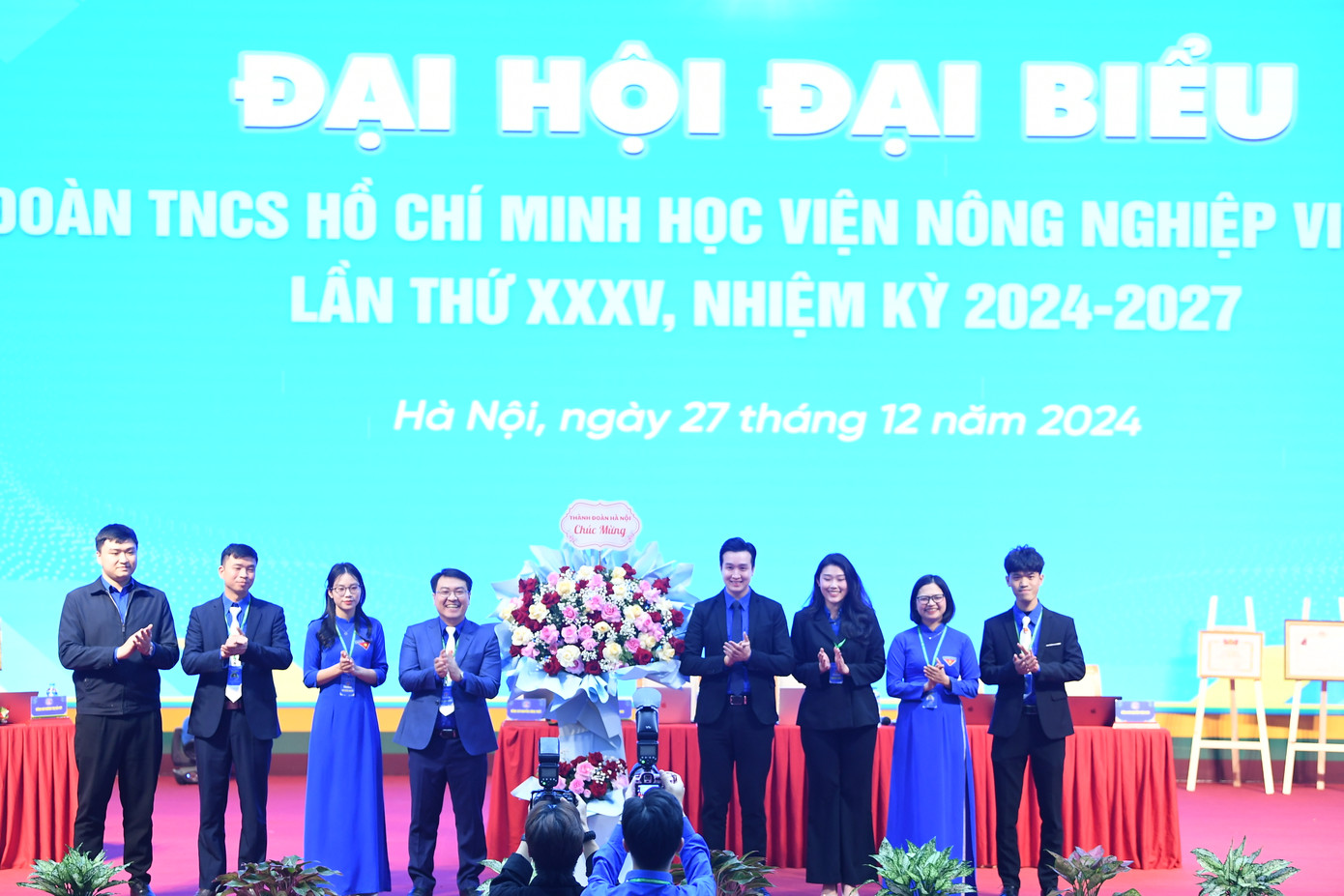 Đại diện lãnh đạo Thành Đoàn chúc mừng Đại hội.