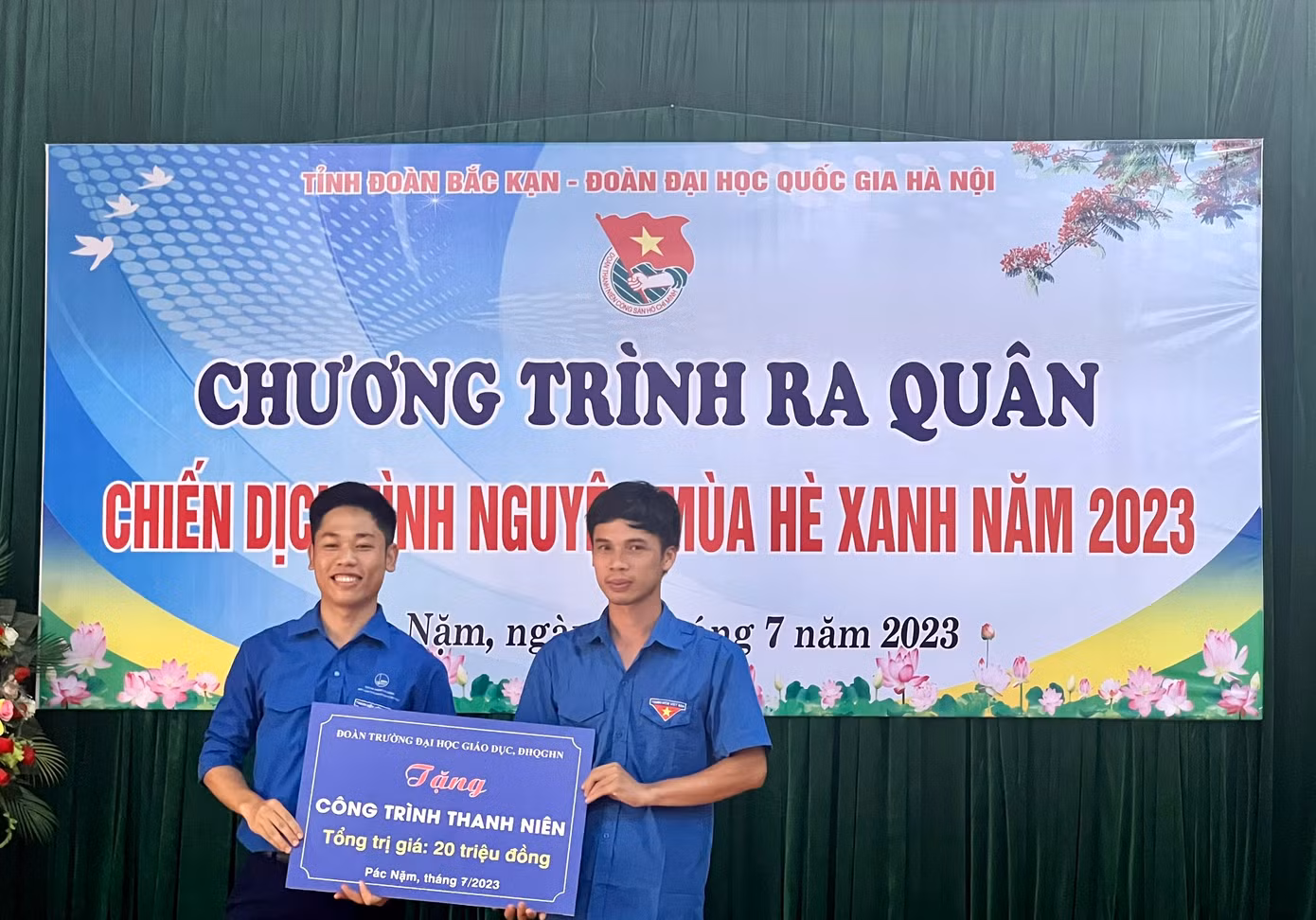 Chiến dịch 'Mùa Hè Xanh' năm 2023 của ĐHQG Hà Nội huy động từ cán bộ, giảng viên, đoàn viên thanh niên cùng các đơn vị tài trợ với tổng giá trị hơn 800 triệu đồng. Chiến dịch 'Mùa Hè Xanh' năm 2023 của ĐHQG Hà Nội huy động từ cán bộ, giảng viên, đoàn viên thanh niên cùng các đơn vị tài trợ với tổng giá trị hơn 800 triệu đồng.