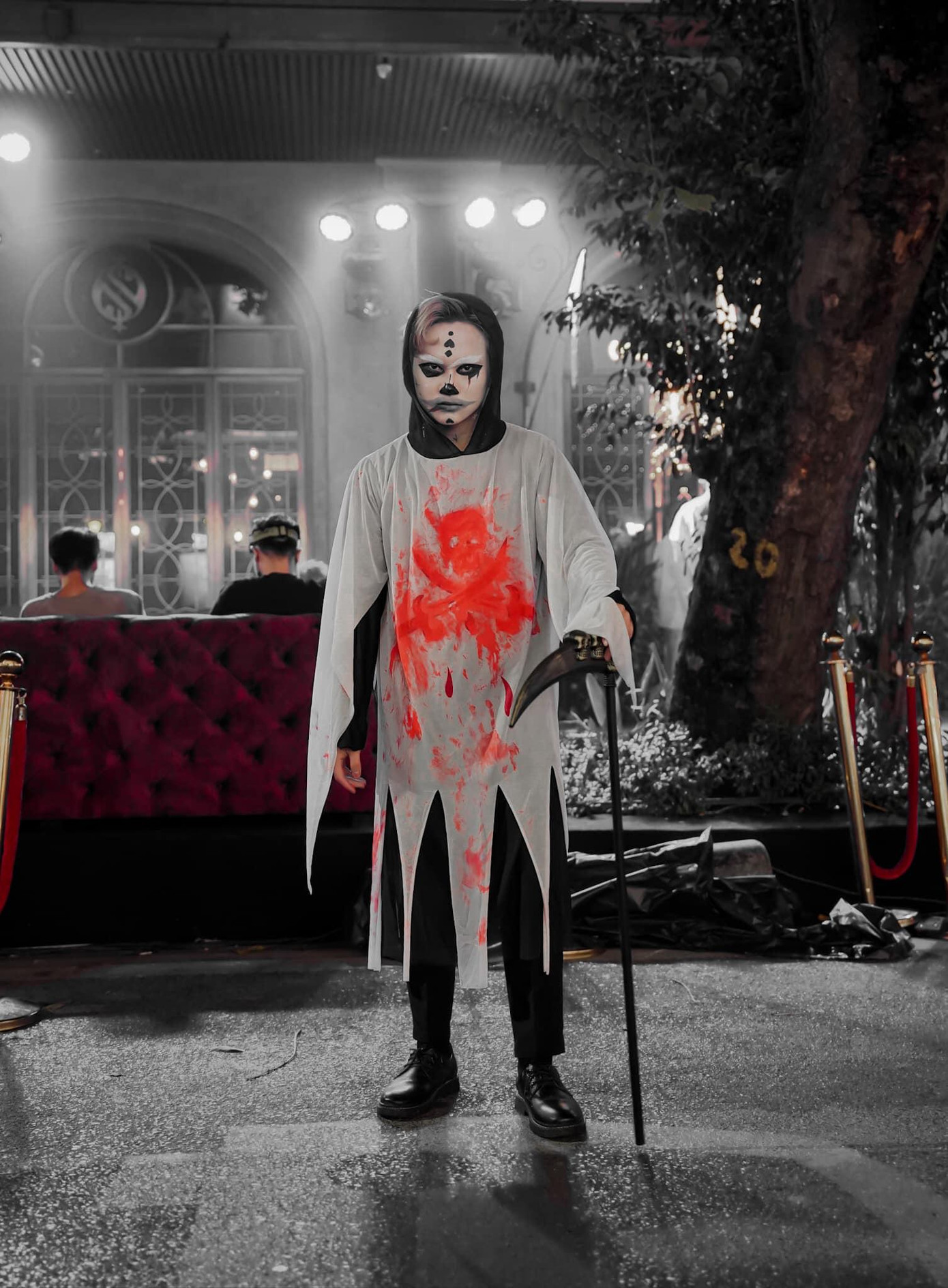 Một nhân vật rùng rợn của bạn trẻ biến hoá thành. Ảnh: ĐỨC NGUYỄN