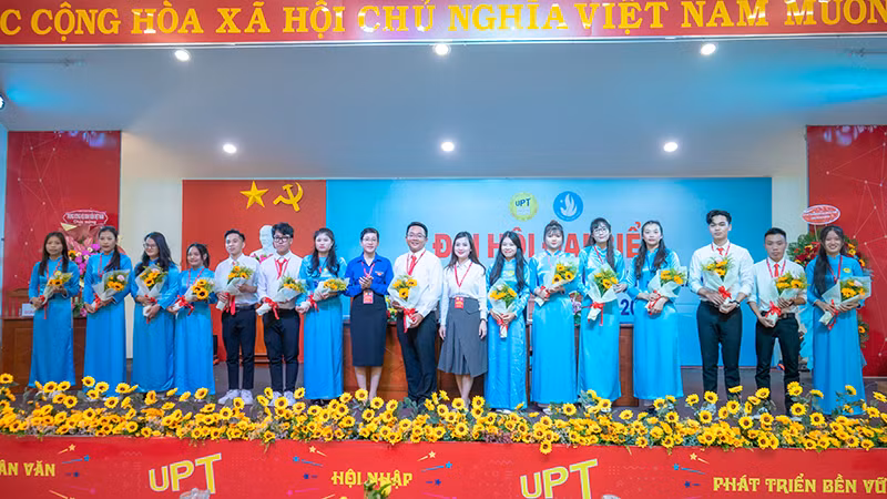 Ban Chấp hành Hội Sinh viên trường ĐH Phan Thiết ra mắt Đại hội.