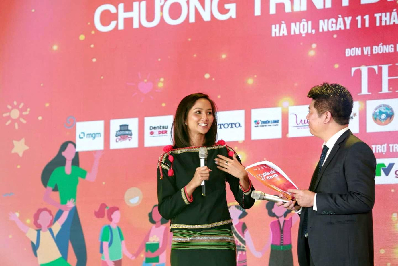 Hoa hậu H'Hen Niê tham dự Lễ khởi động Chương trình "Điều ước cho em".