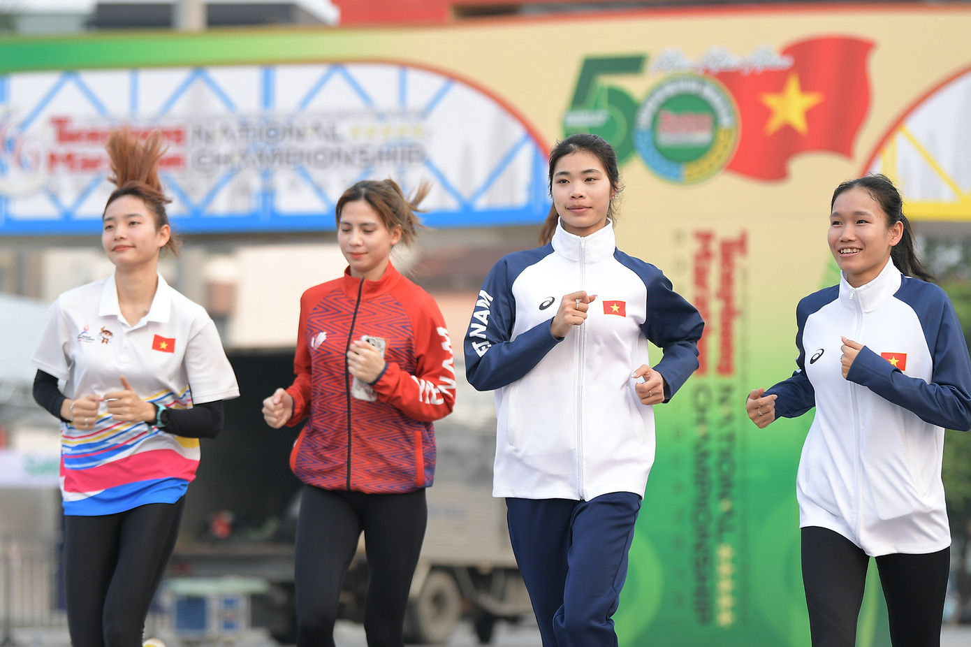 Bên cạnh những vận động viên mới đặt chân đến Quảng Trị, một số đoàn đã có mặt từ sớm để làm quen với thời tiết và địa hình. Đặc biệt, nhóm vận động viên đến từ Thái Bình và Hà Nam đã di chuyển vào Đông Hà từ ngày 24/3 để tập luyện, chuẩn bị cho cuộc đua.