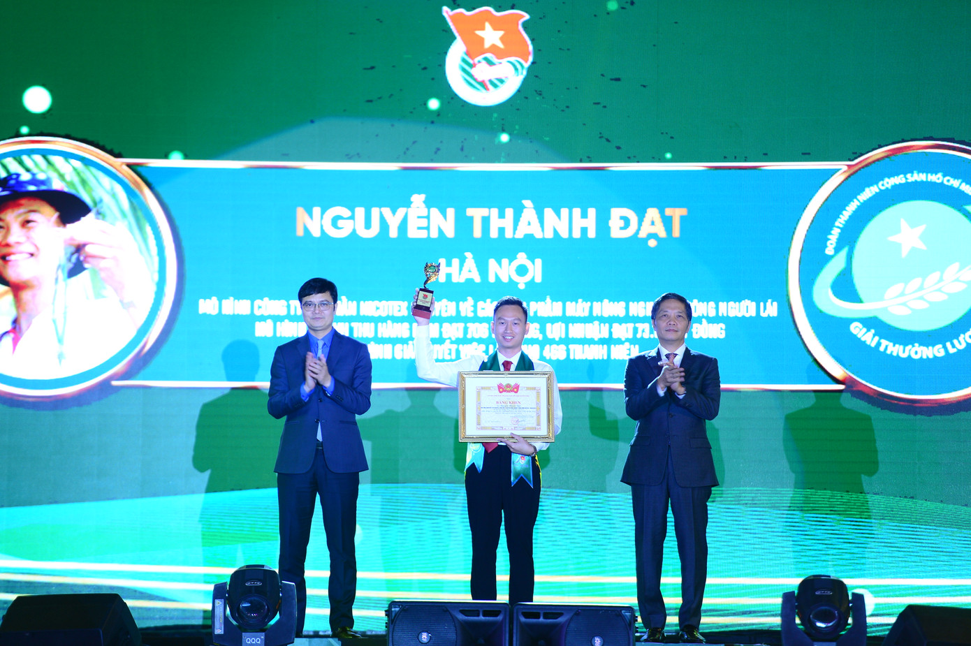 Thanh niên nông thôn nhận Giải thưởng Lương Định Của năm 2022.