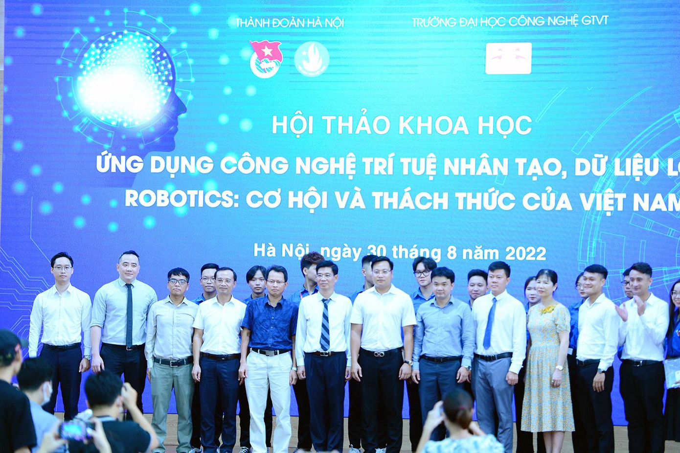 Các đại biểu tham dự chương trình. Các đại biểu tham dự chương trình.