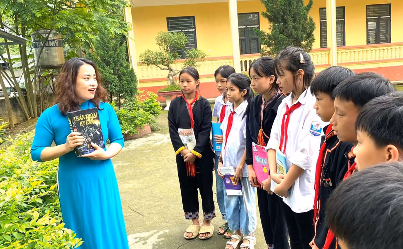 Cô Trần Thị Thùy Liên, giáo viên trường TH và THCS Viễn Sơn (huyện Văn Yên, tỉnh Yên Bái). Ảnh: NVCC