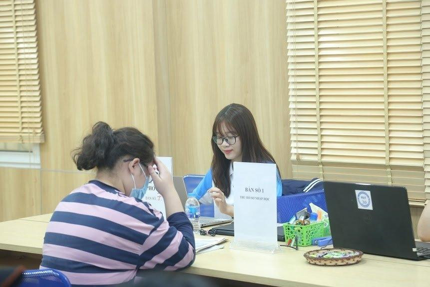 Cô sinh viên tích cực tham gia hoạt động Đoàn - Hội