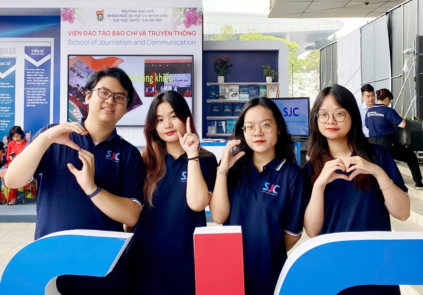 Các bạn sinh viên luôn đồng hành trong các hoạt động, tổ chức Hội LHTN Việt Nam. Ảnh: NVCC Các bạn sinh viên luôn đồng hành trong các hoạt động, tổ chức Hội LHTN Việt Nam. Ảnh: NVCC