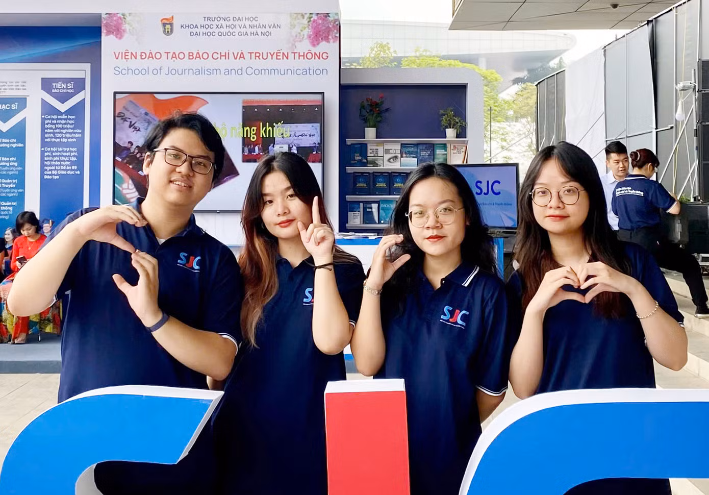 Các bạn sinh viên luôn đồng hành trong các hoạt động, tổ chức Hội LHTN Việt Nam. Ảnh: NVCC
