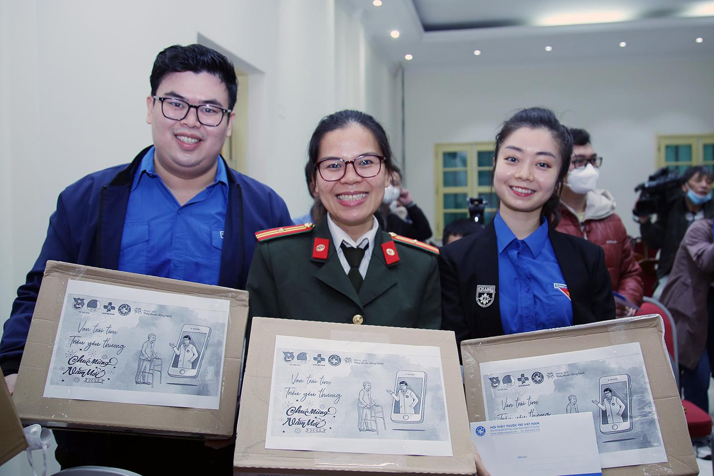 T.Ư Đoàn đã trao tặng Bằng khen cho 33 thành viên điều hành của Mạng lưới Thầy thuốc đồng hành khu vực Hà Nội.