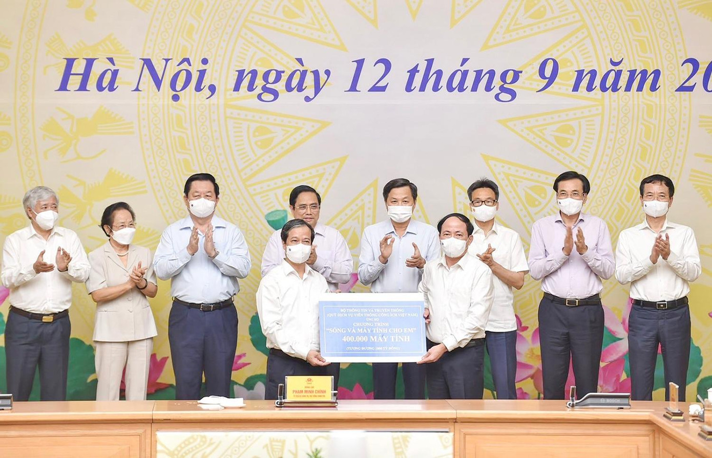 Thủ tướng Phạm Minh Chính kêu gọi ủng hộ sóng và máy tính cho học sinh nghèo ảnh 3