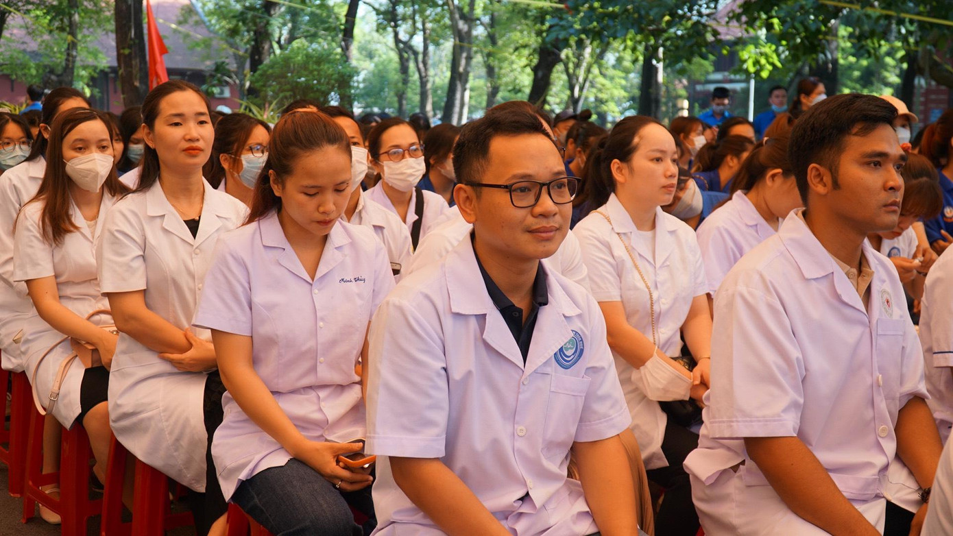 Tại lễ ra quân cấp T.Ư tại Huế, hơn 1.200 bệnh nhân COVID-19 đã được khám sàng lọc, siêu âm, xét nghiệm máu.