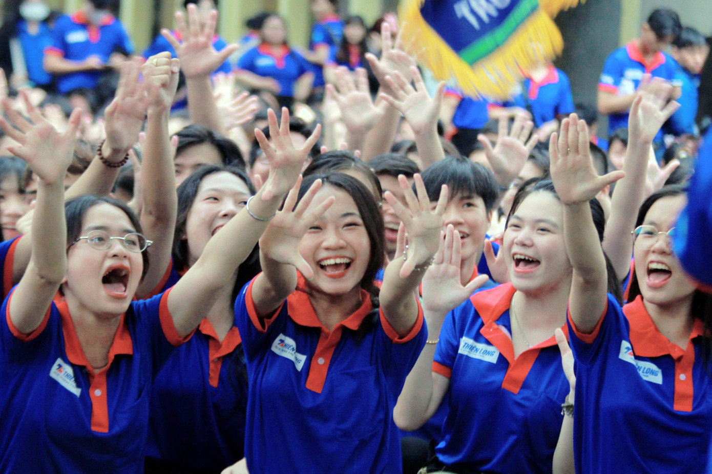 Sinh viên tham gia chương trình Tiếp sức mùa thi.