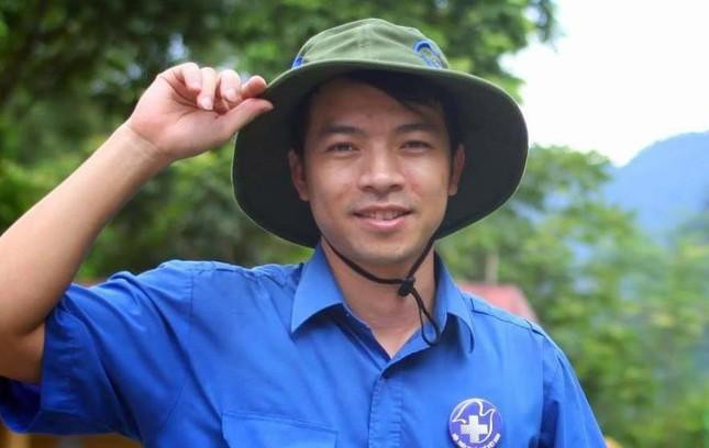 Lê Xuân Tùng (sinh năm 1986), Phó Bí thư Đoàn Thanh niên Bệnh viện Nhi Trung ương; cán bộ Trung tâm Chỉ đạo tuyến, Bệnh viện Nhi Trung ương. Lê Xuân Tùng (sinh năm 1986), Phó Bí thư Đoàn Thanh niên Bệnh viện Nhi Trung ương; cán bộ Trung tâm Chỉ đạo tuyến, Bệnh viện Nhi Trung ương.