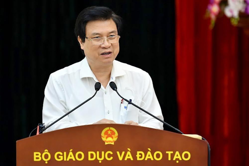 Thứ trưởng Bộ GD - ĐT Nguyễn Hữu Độ báo cáo tại Hội nghị. Thứ trưởng Bộ GD - ĐT Nguyễn Hữu Độ báo cáo tại Hội nghị.