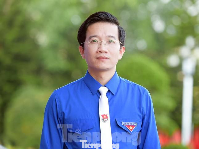 Anh Nguyễn Tiến Thịnh (SN 1985, quê quán Thái Bình) trình độ chuyên môn Thạc sĩ ngành Xây dựng Đảng và chính quyền Nhà nước) là Bí thư Tỉnh Đoàn Lai Châu khóa XIII, Chủ tịch Hội LHTN Việt Nam tỉnh Lai Châu. Ảnh: XUÂN TÙNG Anh Nguyễn Tiến Thịnh (SN 1985, quê quán Thái Bình) trình độ chuyên môn Thạc sĩ ngành Xây dựng Đảng và chính quyền Nhà nước) là Bí thư Tỉnh Đoàn Lai Châu khóa XIII, Chủ tịch Hội LHTN Việt Nam tỉnh Lai Châu. Ảnh: XUÂN TÙNG