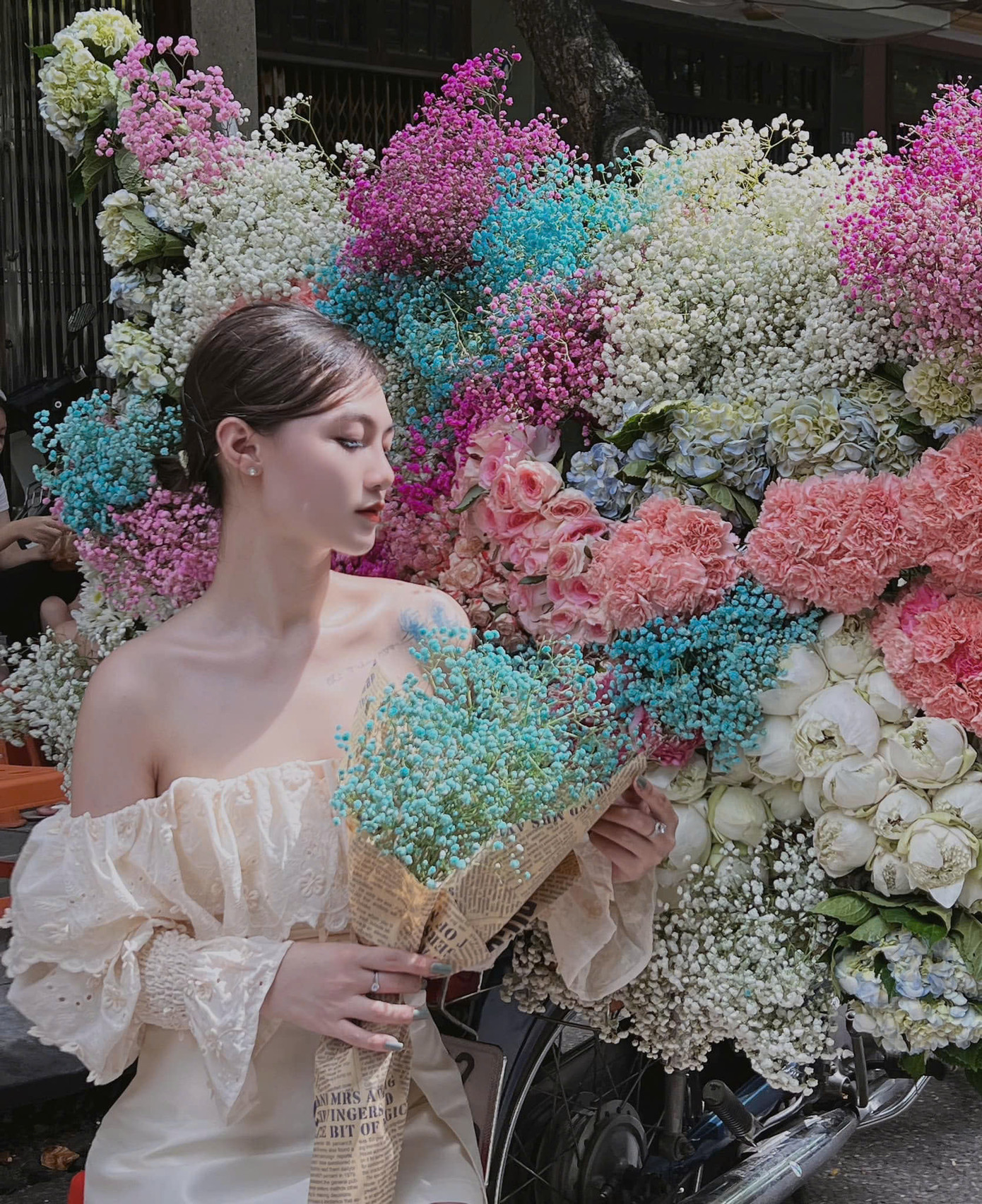 Hoạt động đạp xe, check in trên những con phố thơ mộng cũng được ưa chuộng.