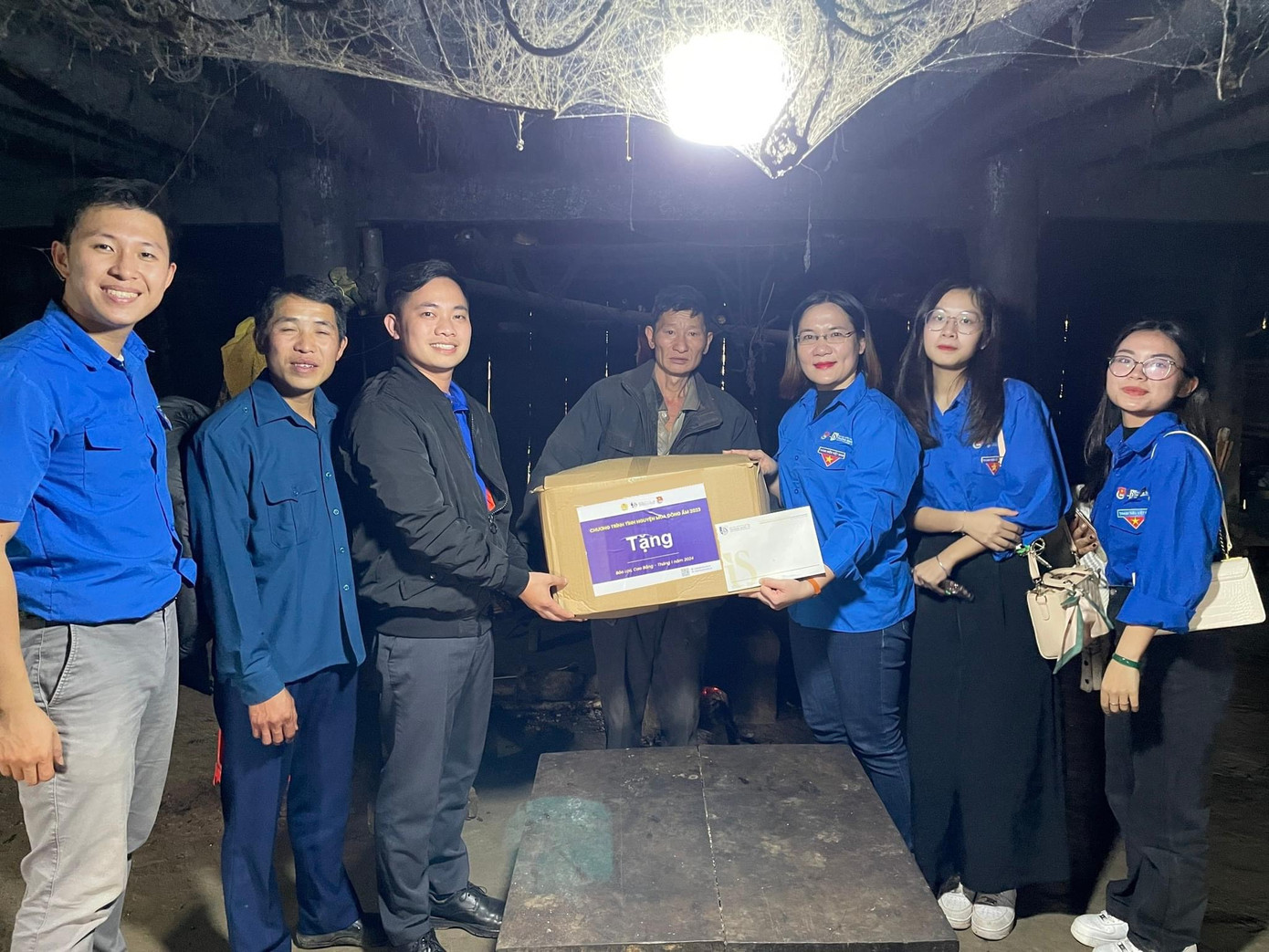 Ngoài thành tích học tập ấn tượng, Thắng tích cực tham gia các hoạt động xã hội.