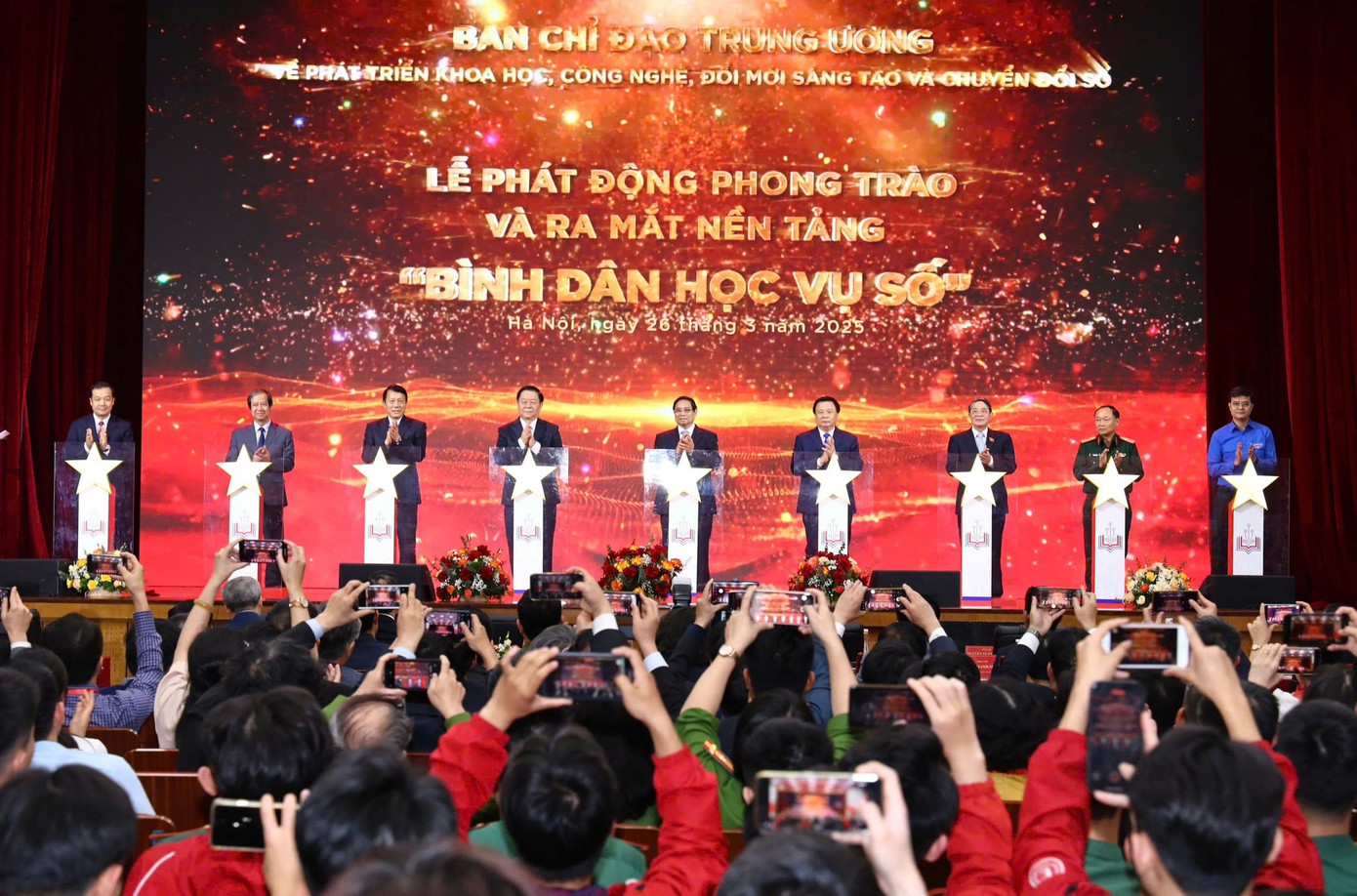 Phát động phong trào ‘Bình dân học vụ số’ và ra mắt nền tảng đào tạo quốc gia.