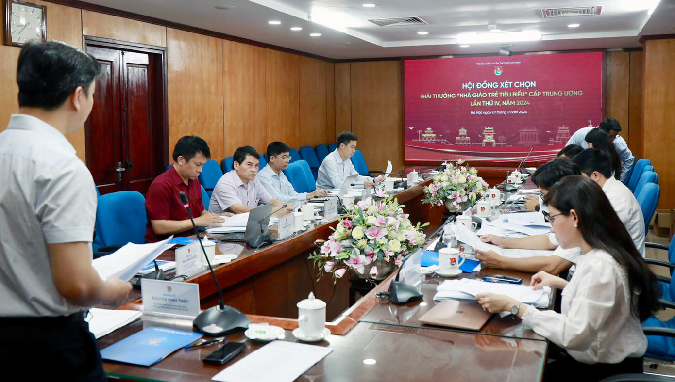 Hội đồng xét chọn Giải thưởng “Nhà giáo trẻ tiêu biểu” cấp T.Ư năm 2024. Hội đồng xét chọn Giải thưởng “Nhà giáo trẻ tiêu biểu” cấp T.Ư năm 2024.