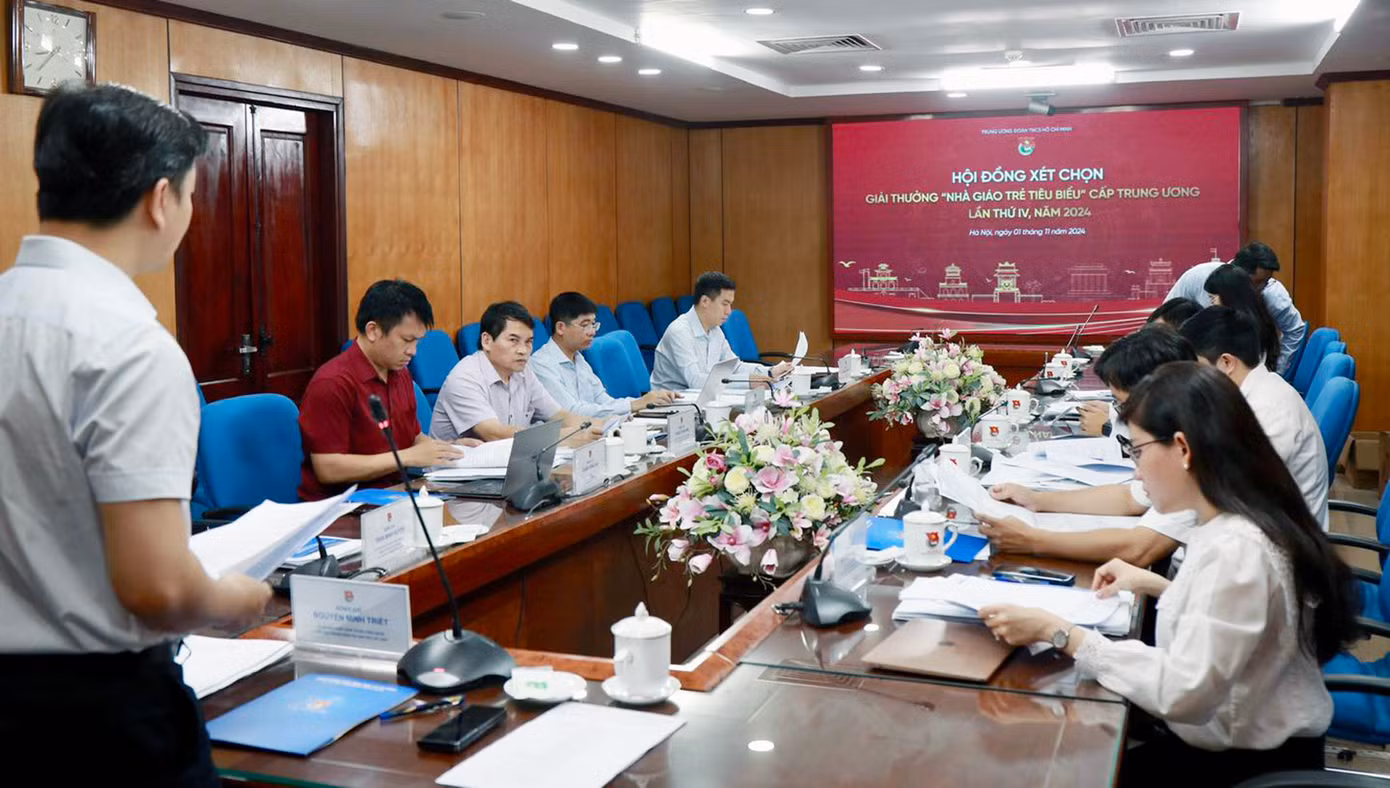 Hội đồng xét chọn Giải thưởng “Nhà giáo trẻ tiêu biểu” cấp T.Ư năm 2024.