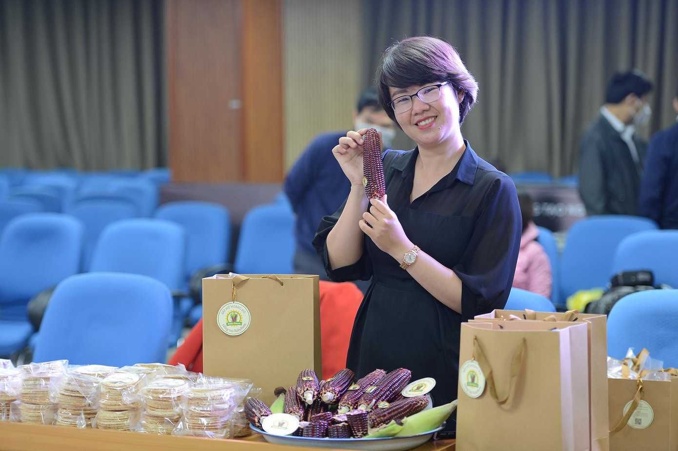 Tại Vòng Chung kết các sản phẩm dự án được trưng bày để Ban Giám khảo cũng như khách mời tham quan và tìm hiểu. Tại Vòng Chung kết các sản phẩm dự án được trưng bày để Ban Giám khảo cũng như khách mời tham quan và tìm hiểu.