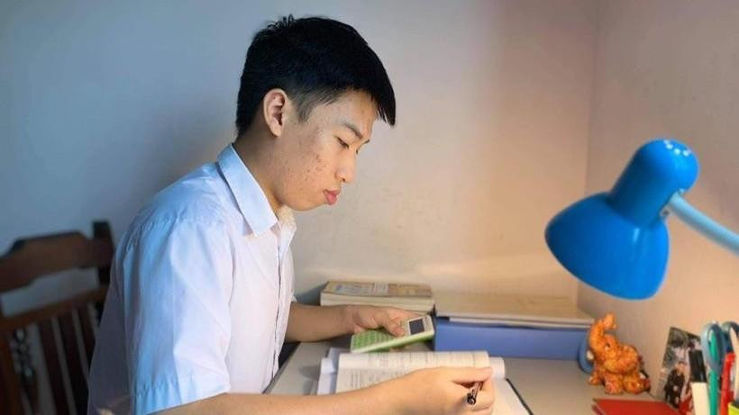 Tô Lê Hải, thủ khoa đầu vào trường ĐH Dược Hà Nội năm 2021. Tô Lê Hải, thủ khoa đầu vào trường ĐH Dược Hà Nội năm 2021.