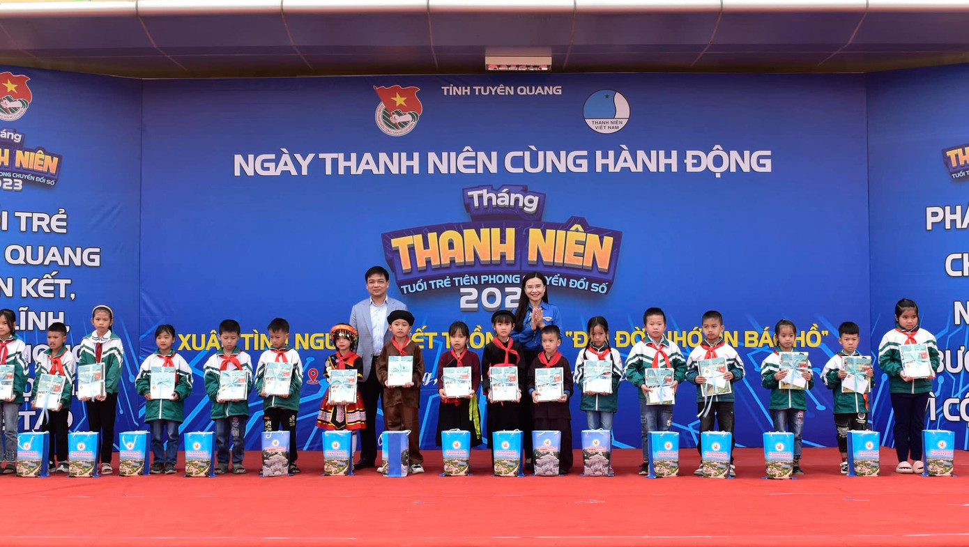 Nhiều hoạt động được tổ chức trong Ngày thanh niên cùng hành động. Nhiều hoạt động được tổ chức trong Ngày thanh niên cùng hành động.