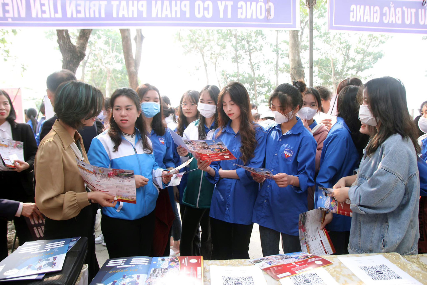 Mang không gian đọc giới thiệu tới đoàn viên, thanh niên vùng sâu, vùng xa. Mang không gian đọc giới thiệu tới đoàn viên, thanh niên vùng sâu, vùng xa.