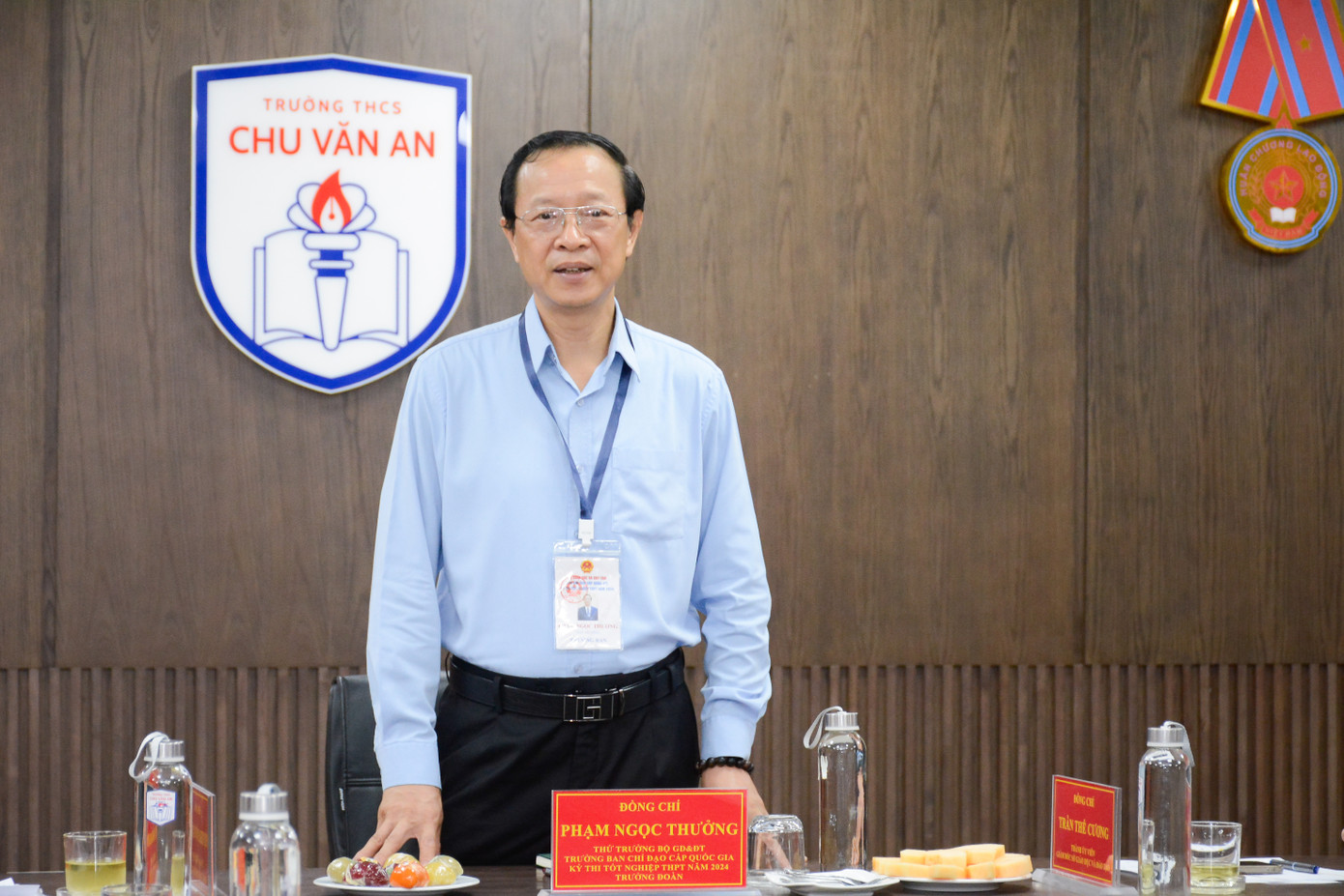 Thứ trưởng Phạm Ngọc Thưởng trao đổi tại buổi làm việc. Thứ trưởng Phạm Ngọc Thưởng trao đổi tại buổi làm việc.