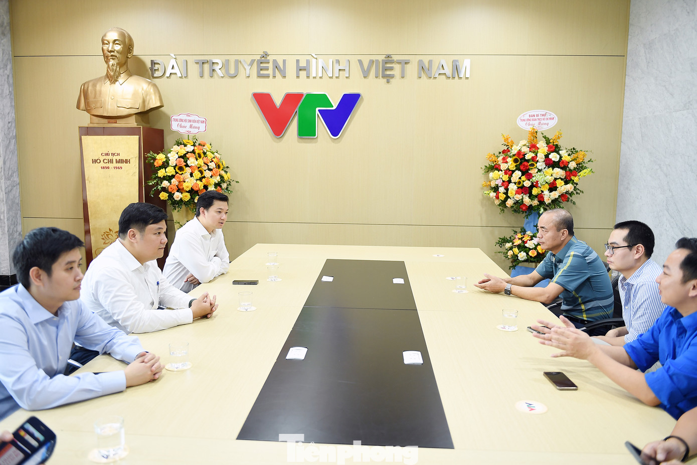 Ban Bí thư T.Ư Đoàn gặp và chúc mừng lãnh đạo các cơ quan báo chí. Ban Bí thư T.Ư Đoàn gặp và chúc mừng lãnh đạo các cơ quan báo chí.